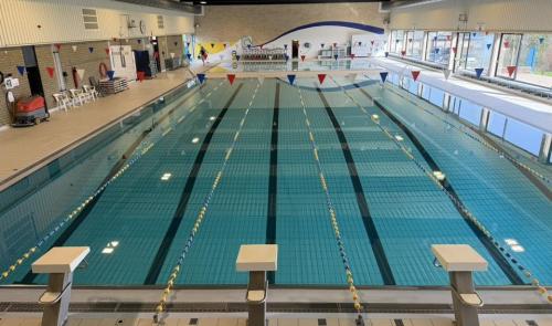 Après 3 semaines de fermeture, la piscine de Herstal a rouvert...