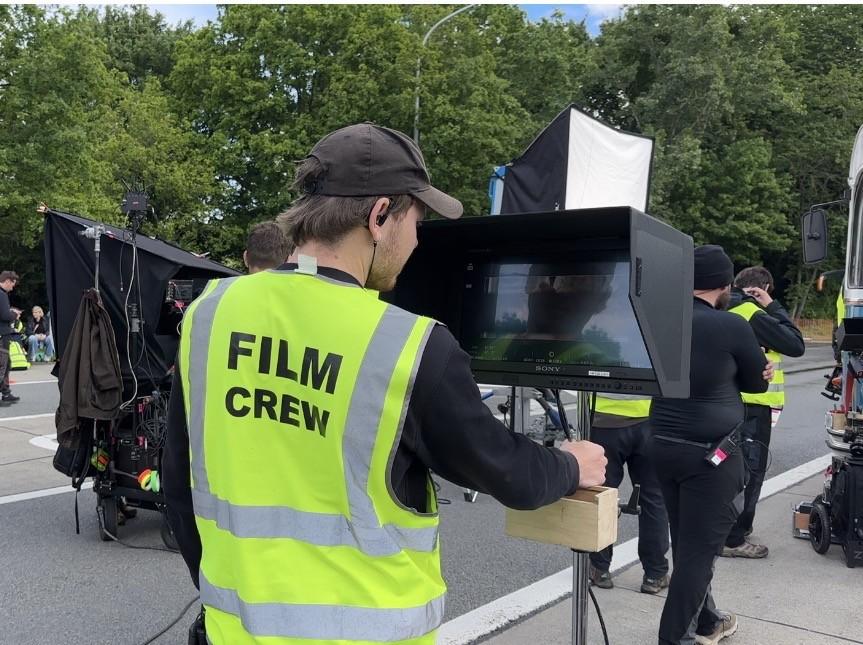 Le film "Les Profs 3" se tourne sur l'aire d'autoroute à Couthuin