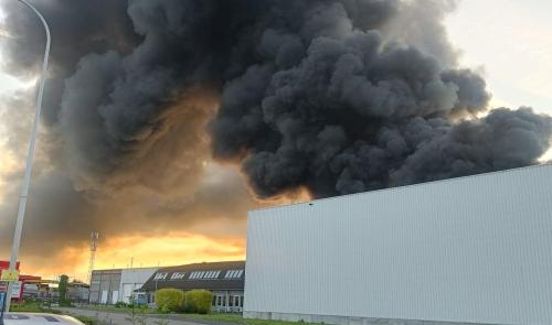 Herstal: un incendie dans un entrepôt du zoning des Hauts-Sarts