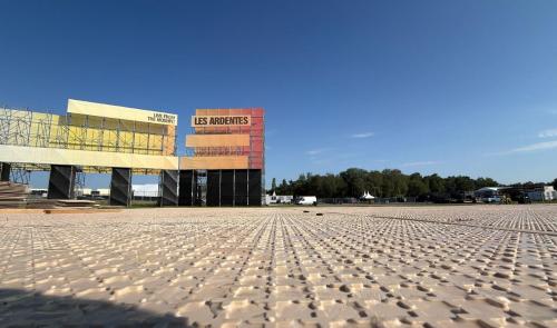 Nouvelles tôles pour le sol des Ardentes