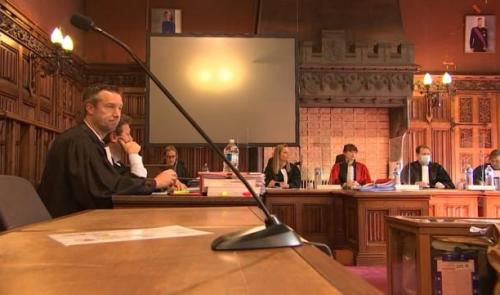  23 coups de couteau devant les Assises de Liège 
