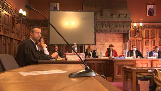  23 coups de couteau devant les Assises de Liège 