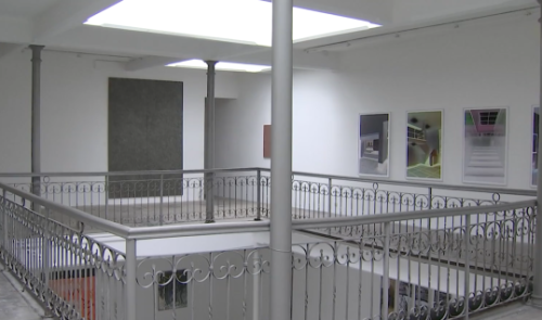 "Le monde est rond", salon d'ensemble à la galerie Nadja Vilenne 
