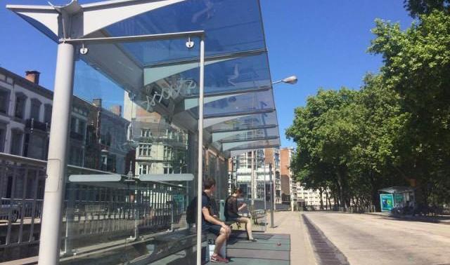  Liège: la SA JC Decaux seule en lice remporte le marché du mobilier urbain.