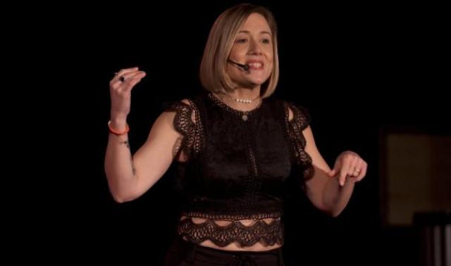 "Parents sans mode d'emploi" : l'humoriste Amandine Elsen bientôt au centre culturel d'Amay 