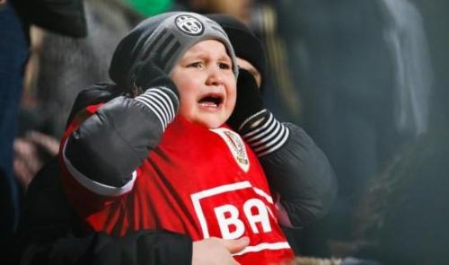 L'arrêt de Charleroi - Standard commenté violemment sur Twitter