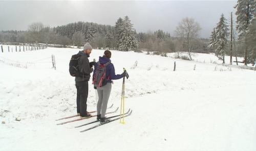 deux skieurs en hautes fagnes - ski - 40cm neige