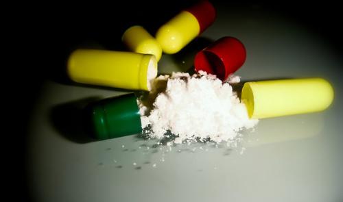 Deux toxicomanes poursuivies pour le décès par overdose d'un enfant de 19 mois