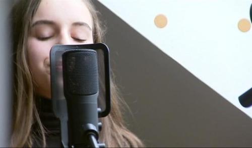 Zoé, jeune auteure-compositrice-interprète liégeoise