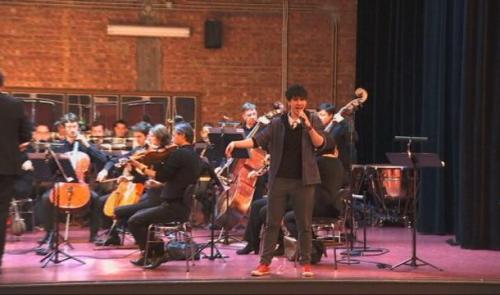 Orchestre Philharmonique et slam, étonnant mélange 