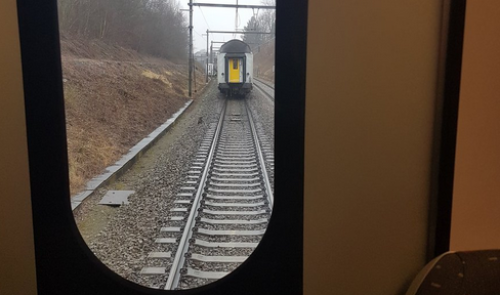 Un train immobilisé avant Ans : des wagons se sont détachés !