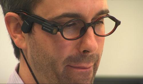 Des lunettes vocales pour les personnes malvoyantes 