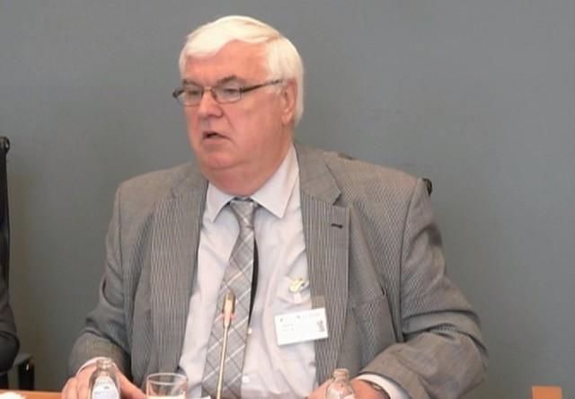 Flous et contradictions dans l'audition de Claude Parmentier