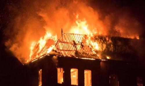 Le château de Chokier parti en flammes 