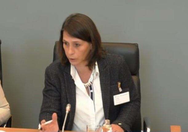 Marie-Noëlle Mottard défend sa rémunération bec et ongles