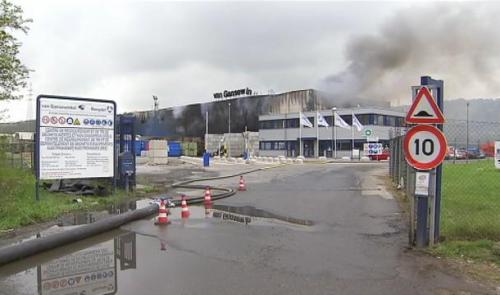 Le feu couve toujours sur le site de Van Gansewinkel