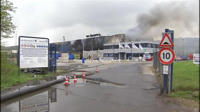 Le feu couve toujours sur le site de Van Gansewinkel