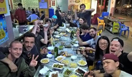 La déjantée tournée chinoise des R Tardataires (vidéo)