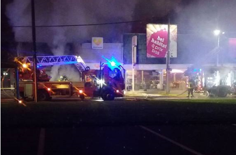 Un incendie détruit deux commerces à Rocourt (vidéo) 