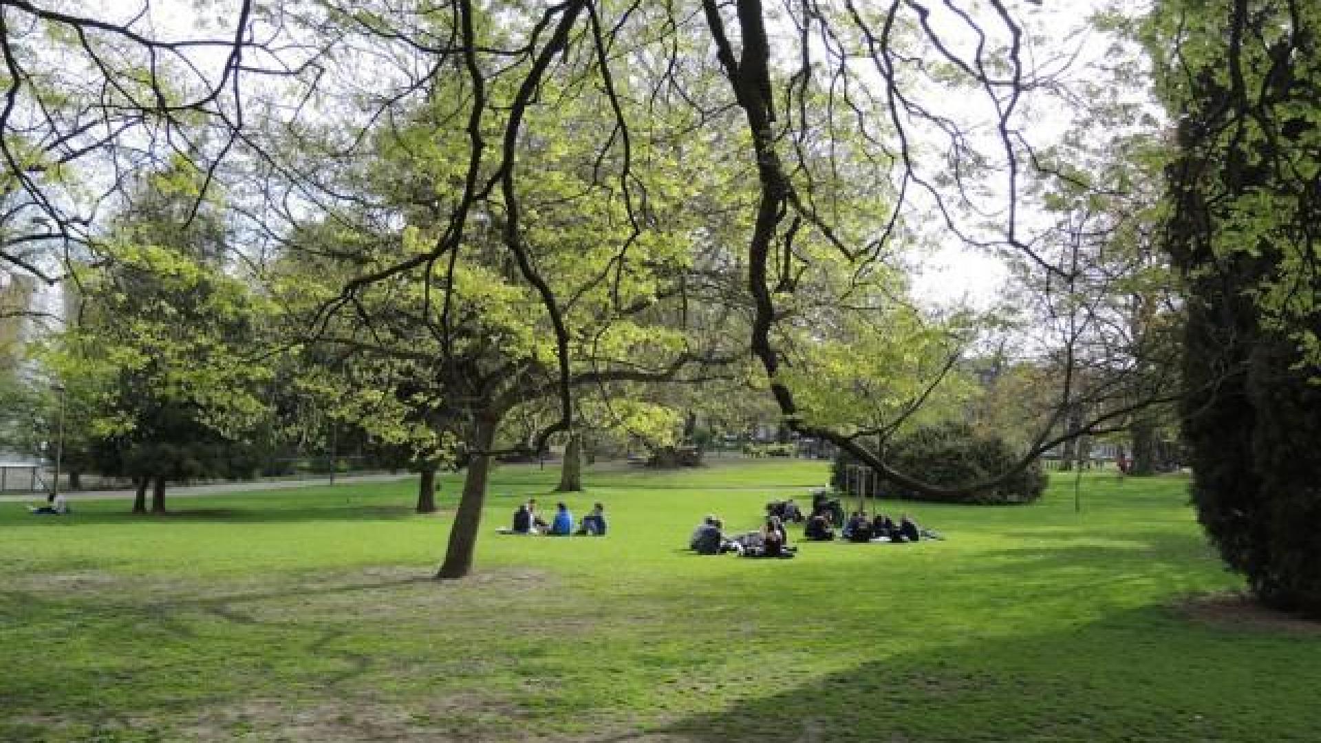 Il s'exhibe devant des jeunes filles dans un parc à Liège