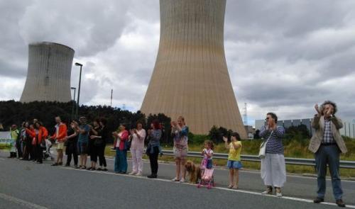Réaction en chaîne : 50 000 manifestants contre le nucléaire 