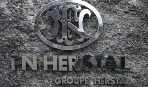 Un huissier aux grilles de la FN Herstal 