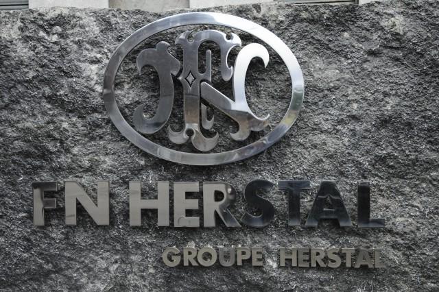 Un huissier aux grilles de la FN Herstal 