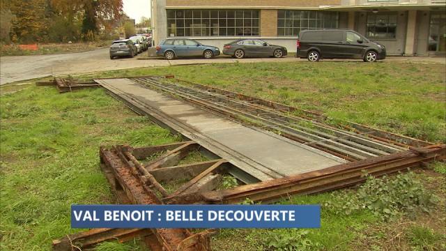 Un ancien portail refait surface au Val Benoît