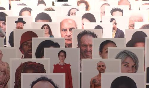 Exposition : les clichés liégeois de Razza Umana de Oliviero Toscani