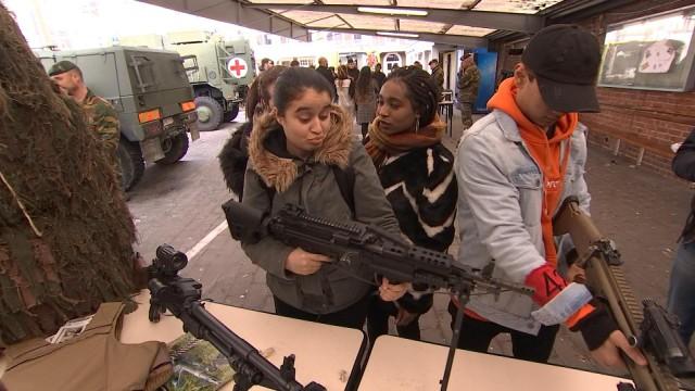 Armée : opération promotion et séduction dans les écoles