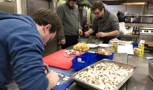 Concours culinaire pour jeunes militants politiques 