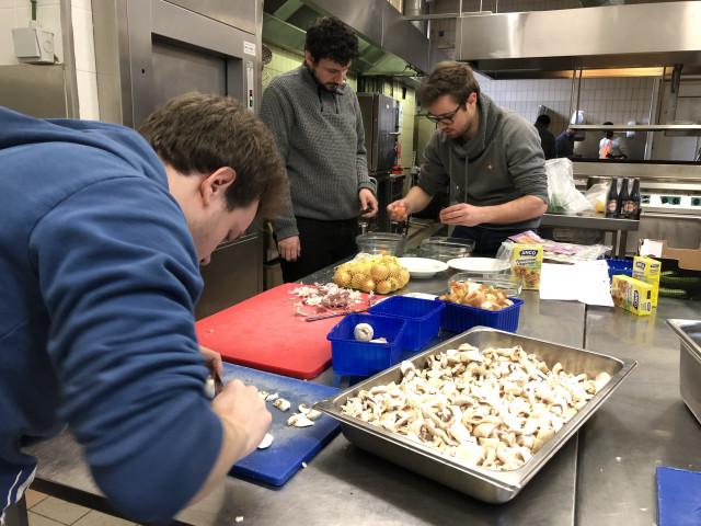 Concours culinaire pour jeunes militants politiques 