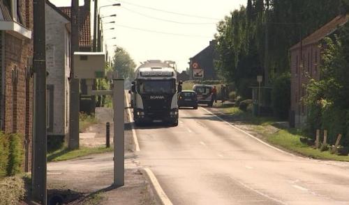 Héron: la chaussée de Wavre itinéraire bis des poids lourds
