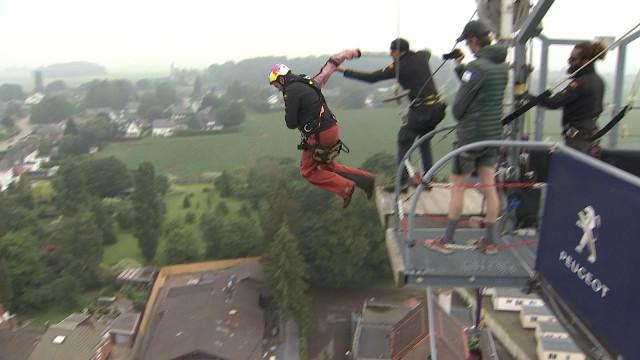 Saut à l'élastique : Lambert Wéry bat le record du monde 