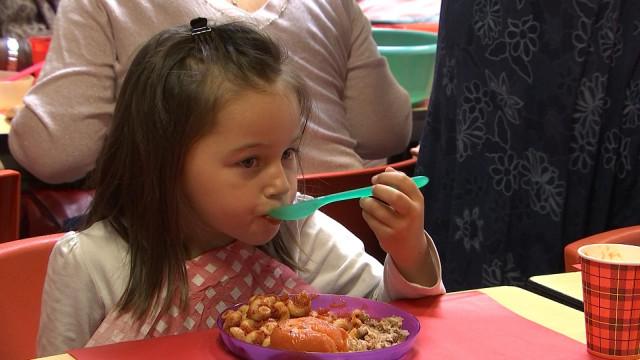 Projet-pilote: repas chauds et gratuits pour les petits