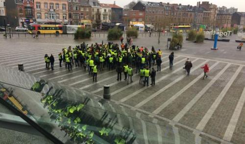 Gilets jaunes à la gare de Liège- Guillemins
