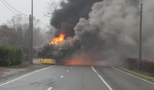 Bus en feu à Embourg !
