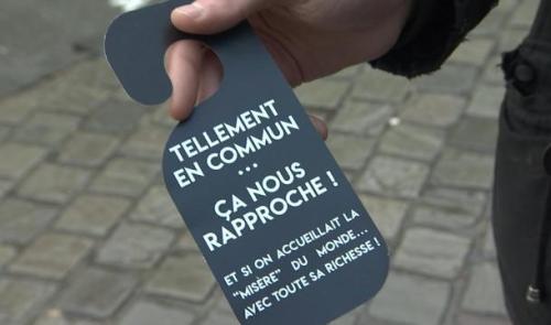 Bus : sensibilisation à la situation des sans-papiers.