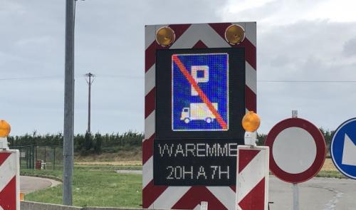 Le parking de l'aire de Waremme fermée aux poids lourds