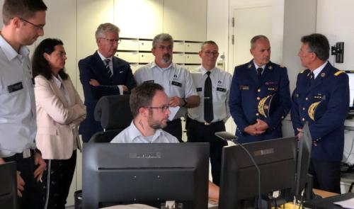 Le ministre De Crem reçu à la police de Liège 