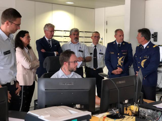 Le ministre De Crem reçu à la police de Liège 