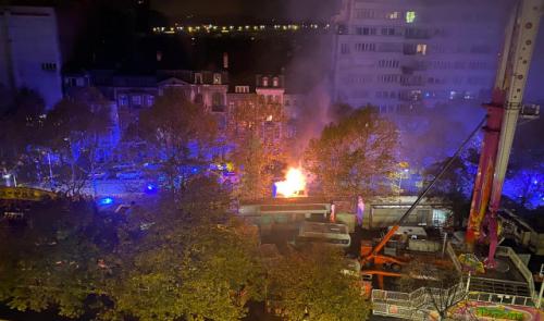 Une caravane en feu à proximité du champ de foire !