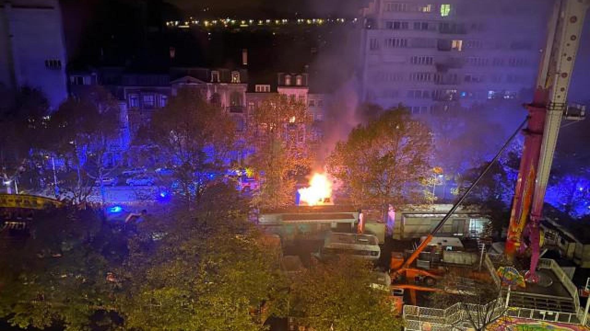 Une caravane en feu à proximité du champ de foire !
