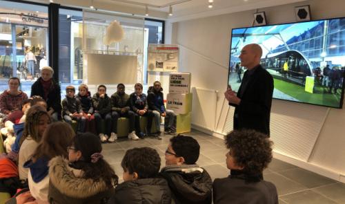 Tram En Commun S2#21 : les enfants et le tram 