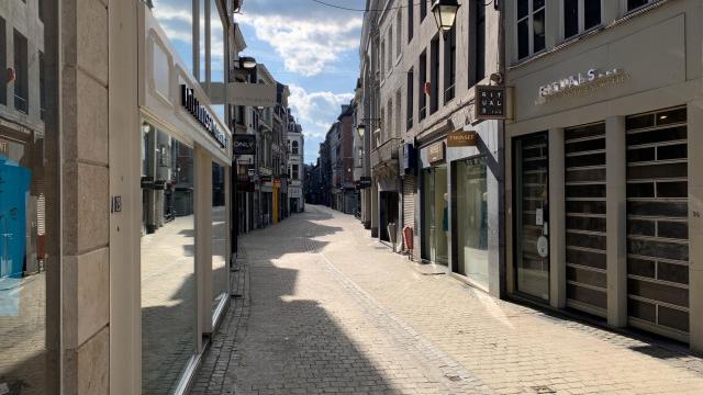 Premier jour de confinement, Liège prend des airs de ville fantôme (Photos)