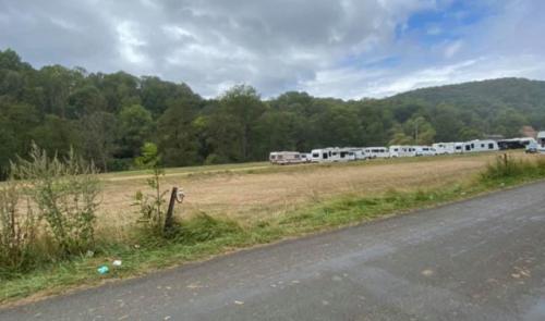 Les 75 caravanes laissent un terrain propre à Esneux et s'établissent à Xhoris