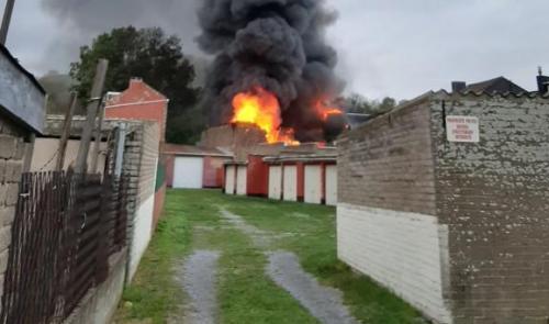 Incendie dans un garage à Sclessin: une citerne à carburant à l'origine du feu