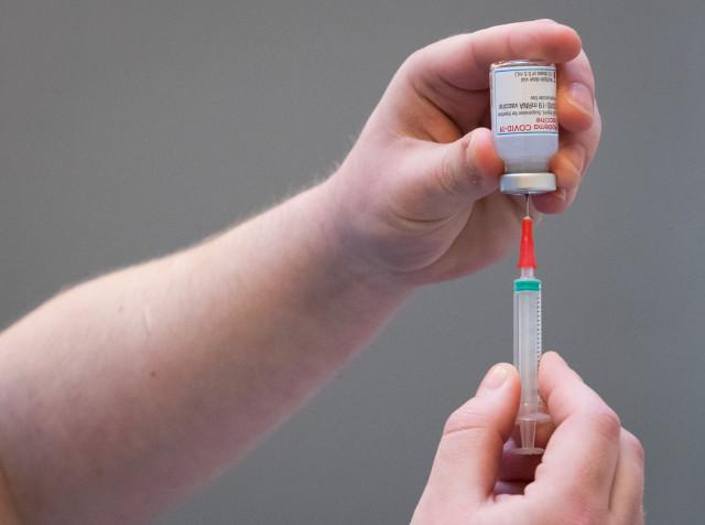 "Pas question de jeter les vaccins à la poubelle": Morréale recadre l'Aviq