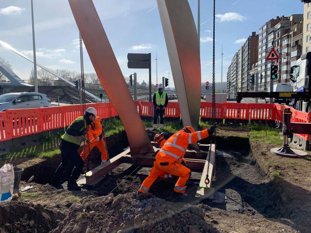 Tram : la Bètchète installée près de la passerelle La Belle Liégeoise