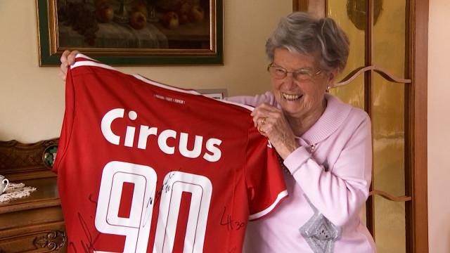 Á 90 ans, Nelly ne rate aucun match au Standard
